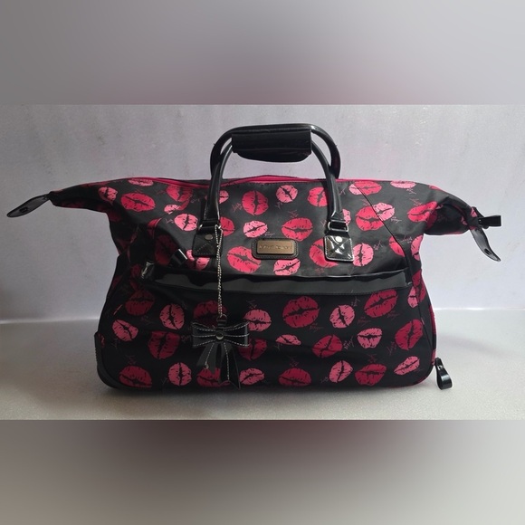 Betsey Johnson Handbags - RARE Betsey Johnson Lips Kiss Print Rolling Bag Carry On Weekender Roll Luggage💋